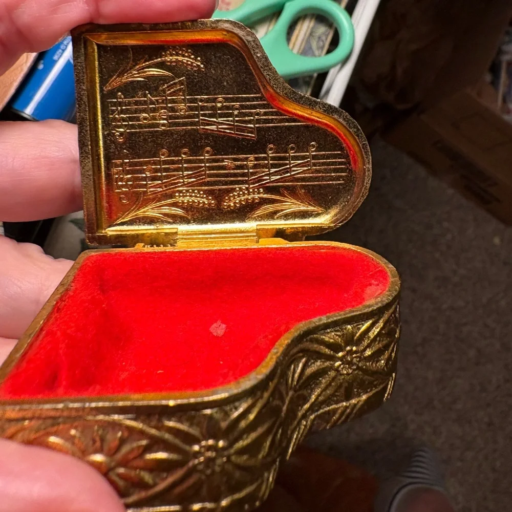 Tiny Vintage Patented Jewelry Piano Box Gold Red Made in Japan Music Notes 🎶